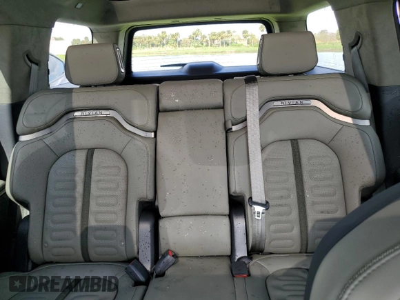 2023 Rivian R1S Adventure z VIN 7PDSGABA3PN024458, wystawiony jako Copart lot #74087714 z przebiegiem 3 505 mil mil oraz Nie do naprawy • Non repairable. Historia ofert i sprzedaży dostępna na DreamBid. Obrazek 10.
