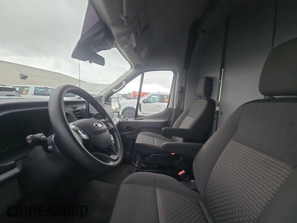2023 Ford Transit Cargo с VIN 1FTBR2X82PKA60186, выставлен на аукционе IAAI как лот 42573161 с пробегом 47 202 миль миль и . История ставок и продаж доступна на DreamBid. Изображение 19.