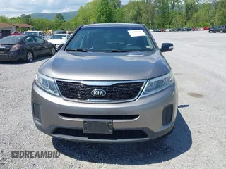 2015 Kia Sorento LX z VIN 5XYKTCA67FG654369, wystawiony jako IAAI lot #42172966 z przebiegiem 170 958 mil mil oraz . Historia ofert i sprzedaży dostępna na DreamBid. Obrazek 13.