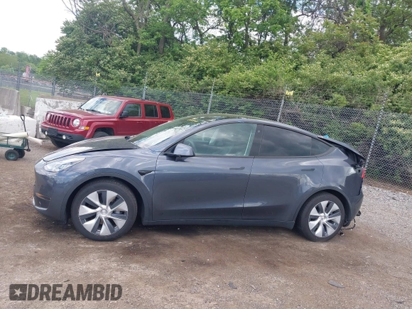 2021 Tesla Model Y Long Range z VIN 5YJYGDEE6MF070068, wystawiony jako IAAI lot #42224634 z przebiegiem 33 850 mil mil oraz . Historia ofert i sprzedaży dostępna na DreamBid. Obrazek 14.