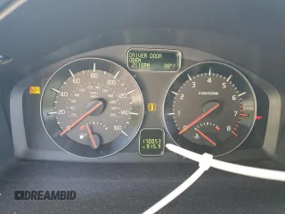 2011 Volvo C30 z VIN YV1672MK1B2212341, wystawiony jako Copart lot #52566705 z przebiegiem 170 053 mil mil oraz Szkody całkowita. Historia ofert i sprzedaży dostępna na DreamBid. Obrazek 9.