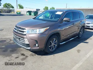 2017 Toyota Highlander XLE with VIN 5TDJZRFH4HS419151, listed as a IAAI auction lot 42181305 with 71,564 mi miles and . Bid and sale history available at DreamBid. Image 19.