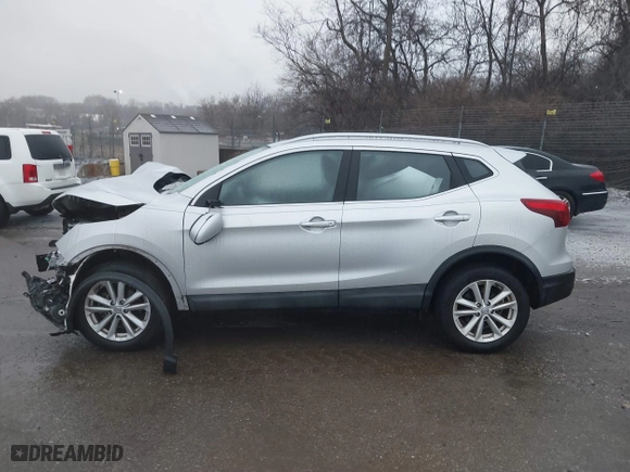 2017 Nissan Rogue Sport SV with VIN JN1BJ1CRXHW131728, listed as a IAAI auction lot 41504583 with 17,859 mi miles. Bid and sale history available at carsss.com. Image 14.