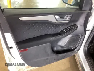 2020 Ford Escape SE z VIN 1FMCU0G60LUC60855, wystawiony jako IAAI lot #42815359 z przebiegiem 116 708 mil mil oraz . Historia ofert i sprzedaży dostępna na DreamBid. Obrazek 5.