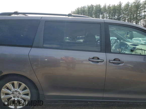 2011 Toyota Sienna XLE with VIN 5TDDK3DC1BS014880, listed as a Copart auction lot 49701135 with 0 mi miles and Clean Title. Bid and sale history available at carsss.com. Image 11.