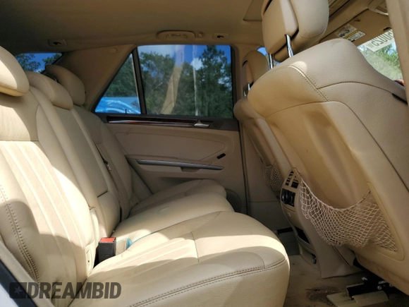 2008 Mercedes-Benz M 550 z VIN 4JGBB72E98A412553, wystawiony jako Copart lot #61350025 z przebiegiem 154 355 mil mil oraz Czysty tytuł • Clean title. Historia ofert i sprzedaży dostępna na DreamBid. Obrazek 11.