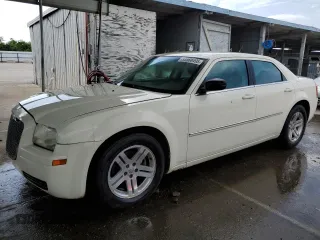 2008 Chrysler 300 LX with VIN 2C3KA43R28H192069, listed as a Copart auction lot 53568495 with 117,012 mi miles and Clean Title. Bid and sale history available at carsss.com. Image 1.