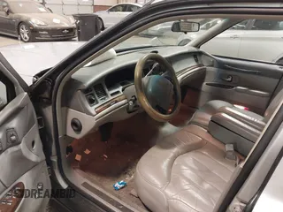 1997 Lincoln Town Car Executive z VIN 1LNLM81W0VY733723, wystawiony jako IAAI lot #41569359 z przebiegiem 104 356 mil mil oraz . Historia ofert i sprzedaży dostępna na DreamBid. Obrazek 5.