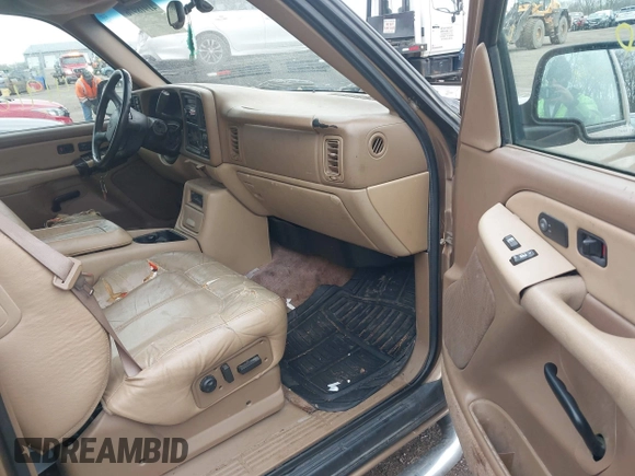 2000 Chevrolet Suburban LT with VIN 3GNFK16T6YG170955, listed as a IAAI auction lot 41918976 with 332,207 mi miles. Bid and sale history available at carsss.com. Image 5.