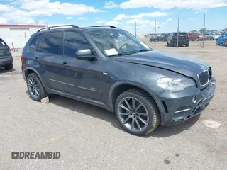 2012 BMW X5 35i z VIN 5UXZV4C53CL987556, wystawiony jako IAAI lot #42297756 z przebiegiem 190 922 mil mil oraz . Historia ofert i sprzedaży dostępna na DreamBid. Obrazek 1.