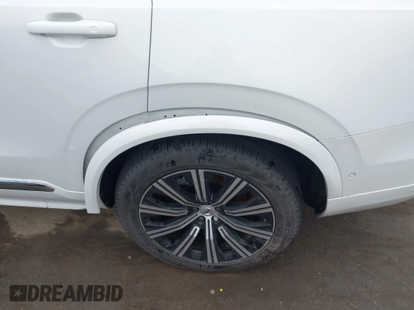 2024 Volvo XC90 Plus Bright Theme with VIN YV4062PE6R1226477, listed as a IAAI auction lot 41882985 with 15,057 mi miles and . Bid and sale history available at DreamBid. Image 20.