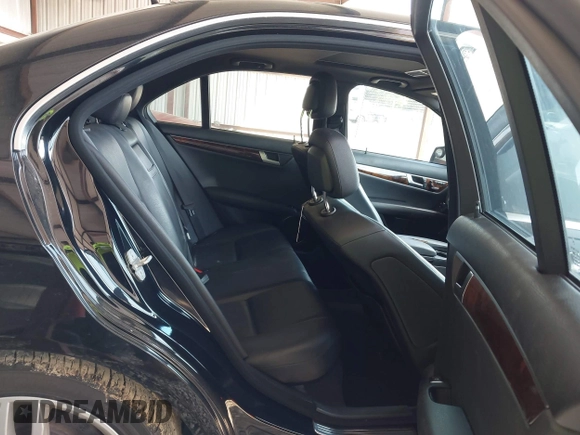 2012 Mercedes-Benz C 250 Sport с VIN WDDGF4HB4CR221410, выставлен на аукционе IAAI как лот 42030206 с пробегом 184 007 миль миль и . История ставок и продаж доступна на DreamBid. Изображение 8.