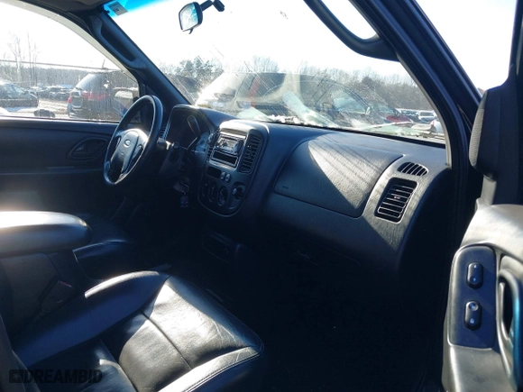 2002 Ford Escape Limited with VIN 1FMCU041X2KC74197, listed as a IAAI auction lot 41363369 with 153,704 mi miles. Bid and sale history available at carsss.com. Image 5.