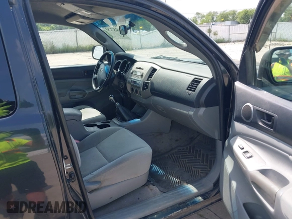 2005 Toyota Tacoma with VIN 5TEUX42N15Z027745, listed as a IAAI auction lot 42527295 with 302,892 mi miles and . Bid and sale history available at DreamBid. Image 5.