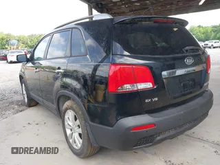 2011 Kia Sorento EX z VIN 5XYKU4A22BG040727, wystawiony jako IAAI lot #42285274 z przebiegiem 164 409 mil mil oraz . Historia ofert i sprzedaży dostępna na DreamBid. Obrazek 3.