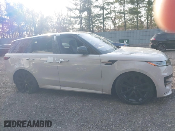 2023 Land Rover Range Rover Sport SE Dynamic with VIN SAL1L9FU4PA140673, listed as a IAAI auction lot 39552637 with 12,557 mi miles. Bid and sale history available at carsss.com. Image 13.