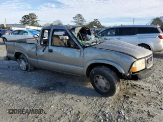 2002 GMC Sonoma SL Fleet with VIN 1GTCS19W528243358, listed as a Copart auction lot 88066065 with 0 mi miles and Salvage Title. Bid and sale history available at carsss.com. Image 4.
