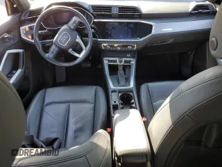 2022 Audi Q3 S line Premium z VIN WA1DECF37N1150527, wystawiony jako Copart lot #46372325 z przebiegiem 54 516 mil mil oraz Szkoda całkowita • Salvage title. Historia ofert i sprzedaży dostępna na DreamBid. Obrazek 8.