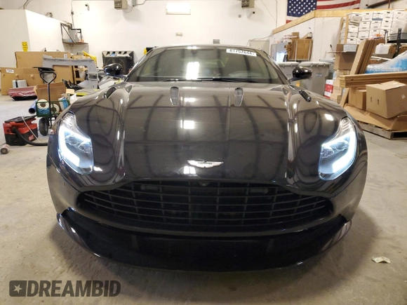 2018 Aston Martin DB11 z VIN SCFRMFAV6JGL03707, wystawiony jako Copart lot #81757644 z przebiegiem Nie podano mil oraz Szkody całkowita. Historia ofert i sprzedaży dostępna na DreamBid. Obrazek 5.