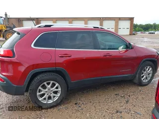 2017 Jeep Cherokee Latitude z VIN 1C4PJLCB2HW642335, wystawiony jako IAAI lot #42468776 z przebiegiem 147 126 mil mil oraz . Historia ofert i sprzedaży dostępna na DreamBid. Obrazek 13.