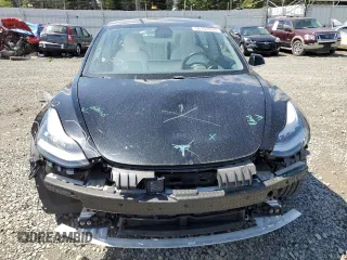 2020 Tesla Model 3 Long Range z VIN 5YJ3E1EBXLF795689, wystawiony jako Copart lot #56703555 z przebiegiem 62 556 mil mil oraz Szkoda całkowita • Salvage title. Historia ofert i sprzedaży dostępna na DreamBid. Obrazek 5.