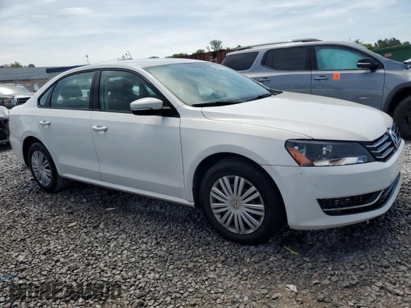 2014 Volkswagen Passat Wolfsburg Edition with VIN 1VWAT7A39EC081810, listed as a Copart auction lot 62676645 with 121,642 mi miles and Salvage title. Bid and sale history available at DreamBid. Image 4.