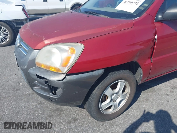 2007 Kia Sportage LX with VIN KNDJF724977426704, listed as a IAAI auction lot 41769772 with 288,082 mi miles and . Bid and sale history available at carsss.com. Image 6.