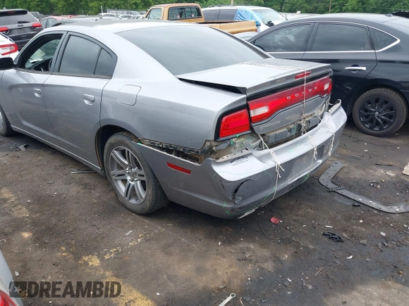 2013 Dodge Charger SE z VIN 2C3CDXBG2DH639121, wystawiony jako IAAI lot #42097775 z przebiegiem 240 743 mil mil oraz . Historia ofert i sprzedaży dostępna na DreamBid. Obrazek 12.