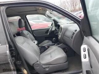 2006 Ford Escape XLT with VIN 1FMYU93126KA06942, listed as a IAAI auction lot 41851023 with 151,695 mi miles. Bid and sale history available at carsss.com. Image 5.