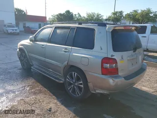 2006 Toyota Highlander w/3rd Row with VIN JTEDP21A160107112, listed as a IAAI auction lot 41885073 with 231,521 mi miles. Bid and sale history available at carsss.com. Image 3.