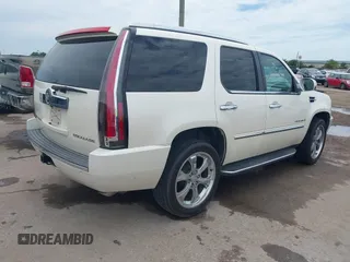 2009 Cadillac Escalade z VIN 1GYFK132X9R248668, wystawiony jako IAAI lot #42387096 z przebiegiem 164 464 mil mil oraz . Historia ofert i sprzedaży dostępna na DreamBid. Obrazek 4.