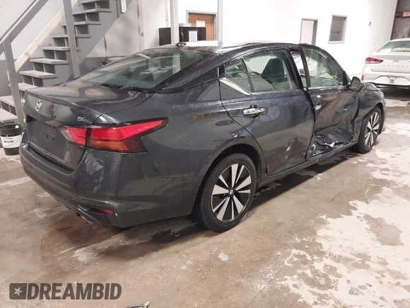 2020 Nissan Altima 2.5 SL with VIN 1N4BL4EV5LC136015, listed as a IAAI auction lot 41574543 with 109,681 mi miles. Bid and sale history available at carsss.com. Image 4.