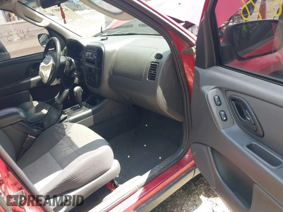 2007 Ford Escape XLS z VIN 1FMYU02Z07KA05549, wystawiony jako IAAI lot #42398878 z przebiegiem 180 243 mil mil oraz . Historia ofert i sprzedaży dostępna na DreamBid. Obrazek 5.