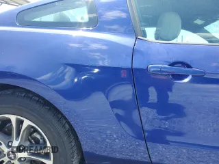 2014 Ford Mustang V6 z VIN 1ZVBP8AM9E5318520, wystawiony jako Copart lot #58080755 z przebiegiem 67 778 mil mil oraz Szkoda całkowita • Salvage title. Historia ofert i sprzedaży dostępna na DreamBid. Obrazek 10.