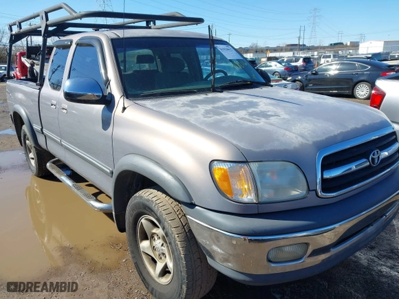 2000 Toyota Tundra SR5 with VIN 5TBBT4418YS043819, listed as a IAAI auction lot 41820617 with 249,454 mi miles. Bid and sale history available at carsss.com. Image 1.