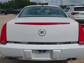 2006 Cadillac DTS 1SC z VIN 1G6KD57Y46U180755, wystawiony jako IAAI lot #42299416 z przebiegiem 109 532 mil mil oraz . Historia ofert i sprzedaży dostępna na DreamBid. Obrazek 15.