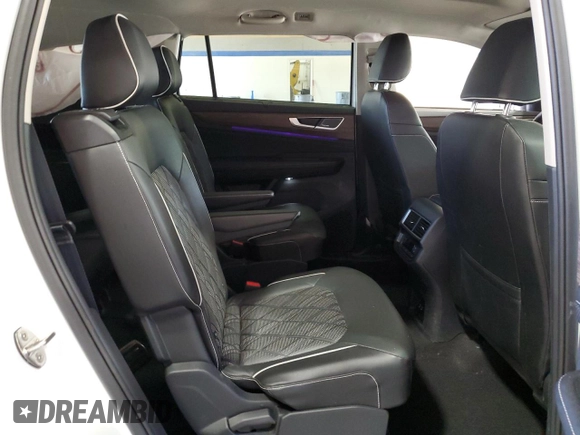 2024 Volkswagen Atlas SEL Premium R-Line with VIN 1V2FR2CA5RC560610, listed as a Copart auction lot 55351535 with 18,105 mi miles and Salvage title. Bid and sale history available at DreamBid. Image 11.