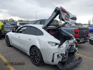 2023 BMW i4 eDrive40 z VIN WBY73AW05PFR28279, wystawiony jako IAAI lot #41262952 z przebiegiem 40 011 mil mil oraz . Historia ofert i sprzedaży dostępna na DreamBid. Obrazek 3.