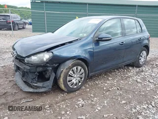 2013 Volkswagen Golf w/Conv & Sunroof z VIN WVWDB7AJ2DW042894, wystawiony jako IAAI lot #42251852 z przebiegiem 87 747 mil mil oraz . Historia ofert i sprzedaży dostępna na DreamBid. Obrazek 2.
