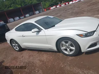 2017 Ford Mustang V6 z VIN 1FA6P8AM7H5219578, wystawiony jako IAAI lot #42611202 z przebiegiem 95 099 mil mil oraz . Historia ofert i sprzedaży dostępna na DreamBid. Obrazek 13.