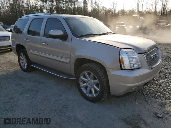 2008 GMC Yukon Denali z VIN 1GKFK63828J227662, wystawiony jako Copart lot #49750375 z przebiegiem 21 720 mil mil oraz Szkody całkowita. Historia ofert i sprzedaży dostępna na DreamBid. Obrazek 4.