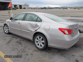 2007 Lexus ES 350 with VIN JTHBJ46G272110174, listed as a IAAI auction lot 41629467 with 105,232 mi miles. Bid and sale history available at carsss.com. Image 3.