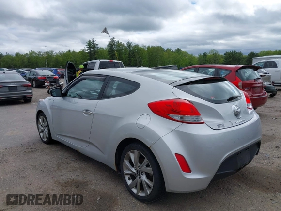 2016 Hyundai Veloster z VIN KMHTC6AD2GU277109, wystawiony jako IAAI lot #42312969 z przebiegiem 132 899 mil mil oraz . Historia ofert i sprzedaży dostępna na DreamBid. Obrazek 3.