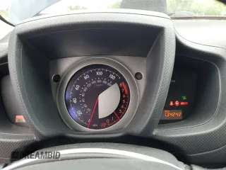 2009 Scion xD z VIN JTKKU104X9J043671, wystawiony jako Copart lot #57622285 z przebiegiem 134 242 mil mil oraz Tytuł czysty. Historia ofert i sprzedaży dostępna na DreamBid. Obrazek 9.