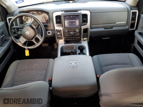 2018 Ram 1500 SLT z VIN 1C6RR6GT2JS131721, wystawiony jako Copart lot #46992545 z przebiegiem 82 448 mil mil oraz Szkody całkowita. Historia ofert i sprzedaży dostępna na DreamBid. Obrazek 8.