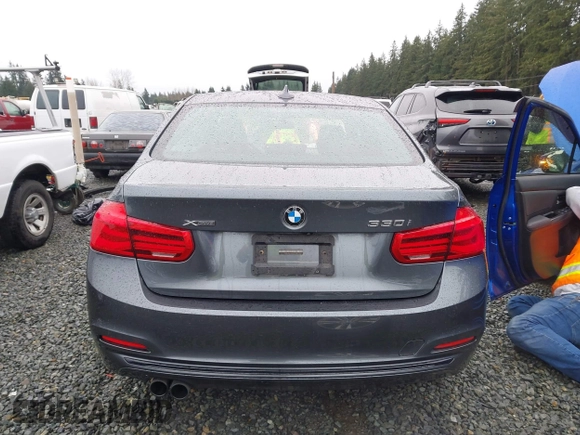 2018 BMW 3 Series 330i xDrive with VIN WBA8D9G56JNU72511, listed as a IAAI auction lot 41237501 with 40,734 mi miles. Bid and sale history available at carsss.com. Image 17.