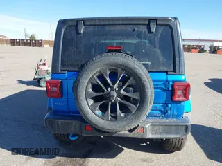 2023 Jeep Wrangler Sahara z VIN 1C4JJXP60PW513969, wystawiony jako IAAI lot #41766631 z przebiegiem 34 819 mil mil oraz . Historia ofert i sprzedaży dostępna na DreamBid. Obrazek 17.