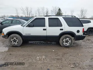 2003 Chevrolet Blazer LS z VIN 1GNDT13X63K106315, wystawiony jako IAAI lot #41914116 z przebiegiem 196 774 mil mil oraz . Historia ofert i sprzedaży dostępna na DreamBid. Obrazek 14.