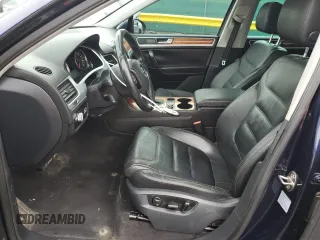 2011 Volkswagen Touareg Lux z VIN WVGFK9BP4BD001551, wystawiony jako Copart lot #58743065 z przebiegiem 142 661 mil mil oraz Szkoda całkowita • Salvage title. Historia ofert i sprzedaży dostępna na DreamBid. Obrazek 7.