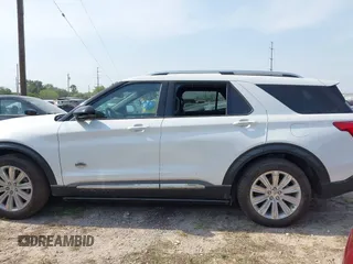 2023 Ford Explorer King Ranch z VIN 1FM5K8LC5PGB63003, wystawiony jako IAAI lot #41951954 z przebiegiem Nie podano mil oraz . Historia ofert i sprzedaży dostępna na DreamBid. Obrazek 14.